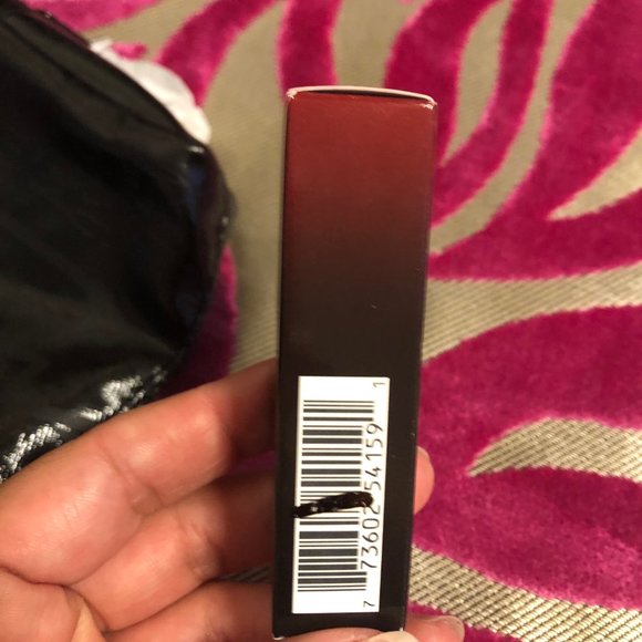 MAC - LOVE ME LIPSTICK + Cosmetic Bag - Picture 12 of 12